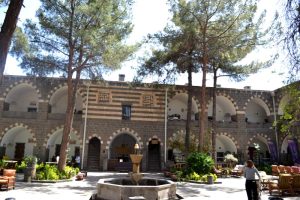 Deliller Hanı  (Kervansaray )(Hüsrev Paşa Hanı)